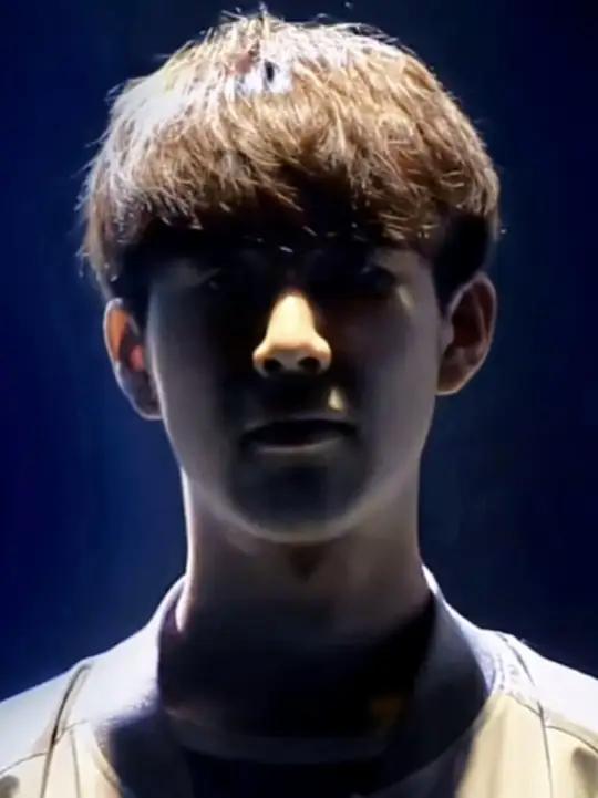 频率控制：为什么GTO要求你在某些时候必须弃掉顶级对子？（GTO频率平衡解析：为何在特定场景也要弃掉顶级对子？）